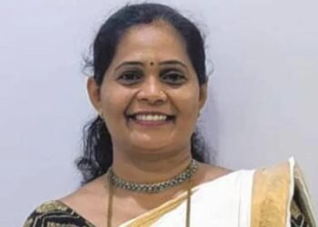 ರಸ್ತೆ ಗುಂಡಿಗೆ ಬಿದ್ದ ದ್ವಿಚಕ್ರ ವಾಹನ ಸವಾರೆ | ಕ್ಯಾಂಟರ್ ಲಾರಿ ಹರಿದು ಸ್ಥಳದಲ್ಲೇ ಸಾವು