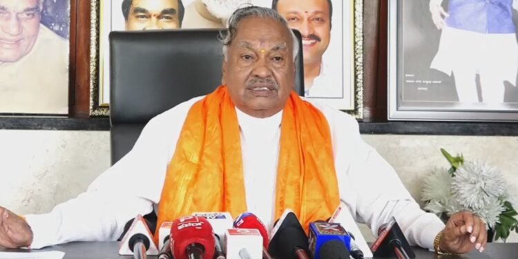 ರಾಜ್ಯ ಸರ್ಕಾರ ಮುಸ್ಲಿಂರ ಗುಲಾಮರಂತೆ ವರ್ತಿಸುತ್ತಿದೆ : ಕೆ. ಎಸ್. ಈಶ್ವರಪ್ಪ ಆಕ್ರೋಶ