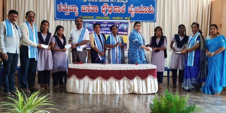 ಅಂಬೇಡ್ಕರ್ ಮಹಿಳಾ ಸಂಘ (ರಿ.) ವತಿಯಿಂದ 4 ವಿದ್ಯಾರ್ಥಿಗಳ ದತ್ತು ಸ್ವೀಕಾರ