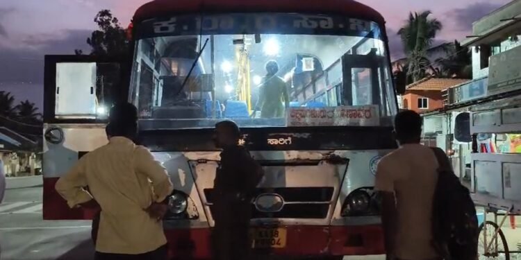 ಕೆಎಸ್ಆರ್ಟಿಸಿ ಬಸ್ನ ವ್ಯವಸ್ಥೆ ಕಂಡು ಕಂಗಾಲಾದ ಪ್ರಯಾಣಿಕರು