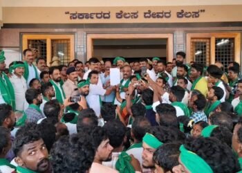 ಬೈಂದೂರು | ಪಟ್ಟಣ ಪಂಚಾಯತ್ ವ್ಯಾಪ್ತಿಯಿಂದ ಗ್ರಾಮೀಣ ಭಾಗಗಳನ್ನು ಕೈ ಬಿಡಿ : ರೈತ ಸಂಘ ಬೃಹತ್ ಪ್ರತಿಭಟನೆ