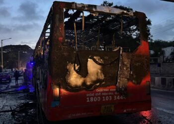 ಬೆಳ್ಳಂಬೆಳಗ್ಗೆ ಅಗ್ನಿ ಅವಘಡ |75 ಮಂದಿ ಪ್ರಯಾಣಿಕರಿದ್ದ ಬಿಎಂಟಿಸಿ ಬಸ್ ಸುಟ್ಟು ಕರಕಲು