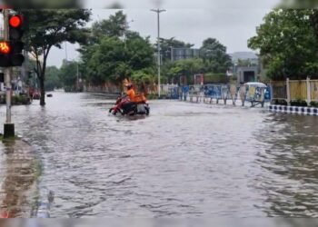 ಕೋಲ್ಕತ್ತಾದಲ್ಲಿ ಮಹಾಮಳೆ: ದುರ್ಗಾ ಪೂಜೆ ಸಂಭ್ರಮದ ಹೊಸ್ತಿಲಲ್ಲಿ ಮಳೆ ಅವಾಂತರ, 7 ಸಾವು
