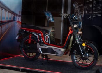 ಭಾರತದ ಸಣ್ಣ ಪಟ್ಟಣಗಳಿಗೆ ಕೈನೆಟಿಕ್ ಗ್ರೀನ್‌ನಿಂದ ‘ಇ-ಲೂನಾ ಪ್ರೈಮ್’ ಬಿಡುಗಡೆ: ತಿಂಗಳಿಗೆ ಕೇವಲ ₹2,500 ಖರ್ಚು!