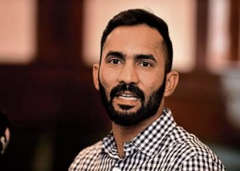 ಐಪಿಎಲ್ ಕೋಚ್‌ನಿಂದ ಐಎಲ್‌ಟಿ20 ಆಟಗಾರ: ಶಾರ್ಜಾ ವಾರಿಯರ್ಸ್ ತಂಡಕ್ಕೆ ಸೇರಿದ ದಿನೇಶ್ ಕಾರ್ತಿಕ್