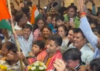 ಏಷ್ಯಾಕಪ್ ಹೀರೋ ಸೂರ್ಯಕುಮಾರ್‌ಗೆ ಭವ್ಯ ಸ್ವಾಗತ, ಸಂಭಾವನೆ ಸೇನೆಗೆ ಅರ್ಪಣೆ