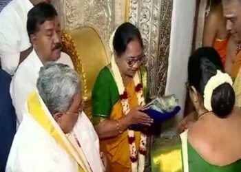 ನಾಡಹಬ್ಬ ದಸರಾ |ಚಾಮುಂಡಿ ದೇವಿಗೆ ವಿಶೇಷ ಪೂಜೆ: ಸಿಎಂ ಸಿದ್ದರಾಮಯ್ಯ, ಸಾಹಿತಿ ಬಾನು ಮುಷ್ತಾಕ್ ಭಾಗಿ