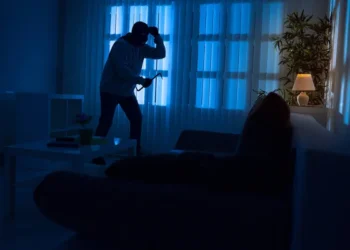 ಫುಡ್ ಡೆಲಿವರಿ ನೆಪದಲ್ಲಿ ಬಂದು| ವೃದ್ಧೆಯ ಕೈ-ಕಾಲು ಕಟ್ಟಿ 8 ಲಕ್ಷ ನಗದು ದರೋಡೆ