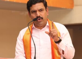 ದಸರಾ ಉತ್ಸವದಲ್ಲೂ ಸಿಎಂ ಸಿದ್ದರಾಮಯ್ಯ ಹುಚ್ಚಾಟ ಮಾಡಿದ್ದಾರೆ-ವಿಜಯೇಂದ್ರ ಆಕ್ರೋಶ