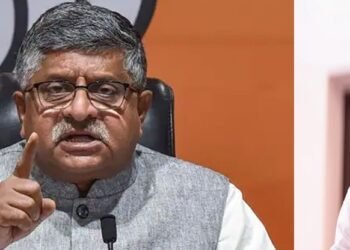 ವಿದೇಶಿ ಪ್ರವಾಸಕ್ಕೆ ತೆರಳುವ ಬದಲು, ಪ್ರವಾಹ ಪೀಡಿತ ಪ್ರದೇಶಗಳಿಗೆ ಭೇಟಿ ನೀಡಲಿ : ರವಿ ಶಂಕರ್‌ ಪ್ರಸಾದ್ ಸಲಹೆ