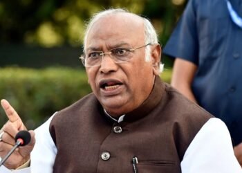 ಎಐಸಿಸಿ ಅಧ್ಯಕ್ಷ ಮಲ್ಲಿಕಾರ್ಜುನ್ ಖರ್ಗೆ ಅನಾರೋಗ್ಯ | ಆಸ್ಪತ್ರೆಗೆ ದಾಖಲು, ಸಿಎಂ ಸಿದ್ದರಾಮಯ್ಯ ವಿಚಾರಣೆ