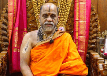 ಉಡುಪಿ| ಶ್ರೀ ಕೃಷ್ಣಮಠದಲ್ಲಿ ದೀಪಾವಳಿ ಸಂಭ್ರಮ ; ಎಣ್ಣೆ ಶಾಸ್ತ್ರ, ಗಂಧೋಪಚಾರದಲ್ಲಿ ಪಾಲ್ಗೊಂಡ ಮಠಾಧೀಶರು!