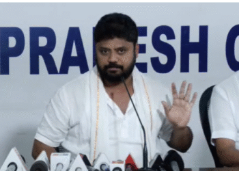 ಸ್ವರ್ಗದಲ್ಲಿರುವ ನನ್ನ ತಾಯಿಗೆ ಅವಮಾನ ಮಾಡಿದ್ದೀಯಾ, ನೀನು ಅಲ್ಲಿಗೆ ಹೋಗಿ ಕ್ಷಮೆ ಕೇಳು ; ಪ್ರತಾಪ್ ಸಿಂಹ ವಿರುದ್ದ ಪ್ರದೀಪ್ ಈಶ್ವರ್ ಗರಂ
