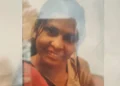 ರಸ್ತೆ ಗುಂಡಿ ತಪ್ಪಿಸಲು ಹೋಗಿ ಬೈಕಿನಿಂದ ಬಿದ್ದ ಯುವತಿ ;ಲಾರಿ ಹರಿದು ಸ್ಥಳದಲ್ಲೇ ಸಾವು!