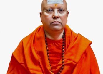 ಕಾಮುಕ ಬಾಬಾನ ಲೈಂಗಿಕ ಹಗರಣ: ಬಯಲಾಯ್ತು ವಾಟ್ಸಾಪ್ ಚಾಟ್, ದುಬೈಗೆ ಯುವತಿಯರ ಸಾಗಾಟದ ಶಂಕೆ!