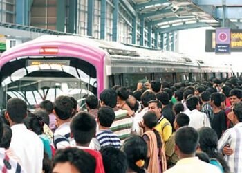 ಸುಸೈಡ್ ಹಾಟ್ಸ್ಪಾಟ್ ಆಯ್ತಾ ನಮ್ಮ ಮೆಟ್ರೋ ಸ್ಟೇಷನ್ಗಳು? PSD ಡೋರ್ ಅಳವಡಿಸಲು ಪ್ರಯಾಣಿಕರ ಆಗ್ರಹ!