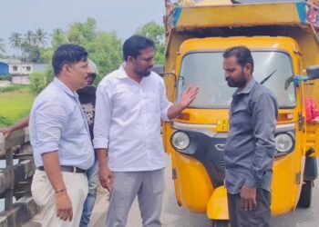 ಕಿರಿ ಮಂಜೇಶ್ವರ : ನದಿಗೆ ಕಸದ ಎಸೆದ ವ್ಯಕ್ತಿಗೆ ದಂಡ ವಿಧಿಸಿದ ಗ್ರಾಮ ಪಂಚಾಯತ್‌