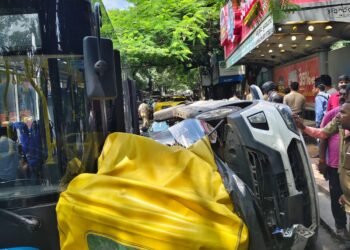 ಬಸ್ ಚಲಾಯಿಸುತ್ತಿದ್ದಾಗಲೇ ಡ್ರೈವರ್‌ಗೆ ಪಿಡ್ಸ್‌ – ಚಿನ್ನಸ್ವಾಮಿ ಸ್ಟೇಡಿಯಂ ಬಳಿ ಭೀಕರ ಸರಣಿ ಅಪಘಾತ.. 9 ವಾಹನಗಳು ಜಖಂ!