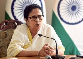 ರಾತ್ರಿ ವೇಳೆ ಹುಡುಗಿಯರನ್ನು ಹೊರಗೆ ಬಿಡಬೇಡಿ – ದುರ್ಗಾಪುರ ಗ್ಯಾಂಗ್ ರೇಪ್ ಬಗ್ಗೆ ‘ದೀದಿ’ ಶಾಕಿಂಗ್ ಹೇಳಿಕೆ!