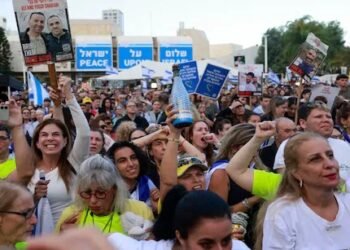 2 ವರ್ಷಗಳ ಬಳಿಕ ಹಮಾಸ್‌ನಿಂದ ಇಸ್ರೇಲಿ ಒತ್ತೆಯಾಳುಗಳ ಬಿಡುಗಡೆ : ಟೆಲ್ ಅವಿವ್‌ನಲ್ಲಿ ಸಂಭ್ರಮ