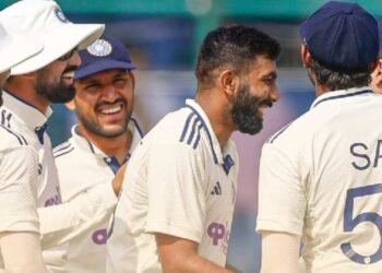 390ಕ್ಕೆ ವಿಂಡೀಸ್‌ ಅಲೌಟ್‌.. ದೆಹಲಿ ಟೆಸ್ಟ್ ಗೆಲ್ಲಲು ಟೀಮ್‌ ಇಂಡಿಯಾಗೆ ಬೇಕು 121 ರನ್!