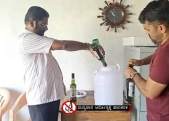 ಚಿತ್ರದುರ್ಗ | ಡಿಡಿಪಿಐ ಕಚೇರಿಯ ಸಿಬ್ಬಂದಿಗಳ ಎಣ್ಣೆ ಪಾರ್ಟಿ ; ವಿಡಿಯೋ ವೈರಲ್