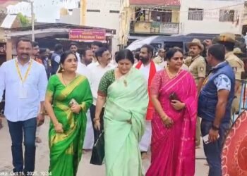 ಹಾಸನಾಂಬೆಯ ದರ್ಶನ ಪಡೆದ ಕನ್ನಡ ಸಿನಿ ತಾರೆಯರು!