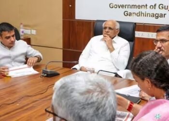 ಸಿಎಂ ಹೊರತುಪಡಿಸಿ ಗುಜರಾತ್‌ನ ಎಲ್ಲಾ 16 ಸಚಿವರು ರಾಜೀನಾಮೆ – ನಾಳೆ ಹೊಸ ಕ್ಯಾಬಿನೆಟ್‌ ಪದಗ್ರಹಣ!