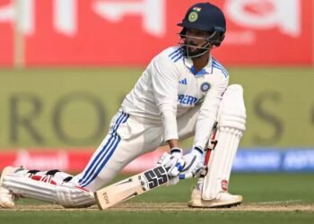 ನಾಯಕನ ಆಟ: ಪಂಜಾಬ್ ಬೌಲರ್‌ಗಳನ್ನು ದಂಡಿಸಿ, ರಣಜಿಯಲ್ಲಿ ಶತಕ ಸಿಡಿಸಿ ಮಿಂಚಿದ ರಜತ್ ಪಾಟಿದಾರ್!