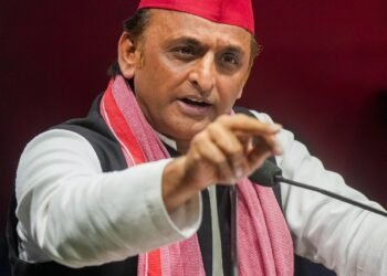 ದೀಪದ ಮೇಲೆ ಹಣ ವ್ಯರ್ಥ ಮಾಡಬೇಡಿ ಎಂದ ಅಖಿಲೇಶ್ ಯಾದವ್: ಹಿಂದೂ ಸಂಘಟನೆಗಳಿಂದ ತೀವ್ರ ಆಕ್ರೋಶ