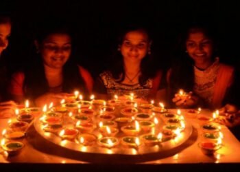ನಾಡಿನಾದ್ಯಂತ ದೀಪಾವಳಿ ಸಂಭ್ರಮ | ನರಕ ಚತುರ್ದಶಿ ವಿಶೇಷತೆ ಹಾಗೂ ಪೌರಾಣಿಕ  ಏನು ಗೊತ್ತಾ?