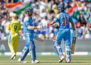 ರೋಹಿತ್, ಅಯ್ಯರ್ ಸ್ಫೋಟಕ ಬ್ಯಾಟಿಂಗ್..  ಆಸೀಸ್ಗೆ ಬೃಹತ್ ಟಾರ್ಗೆಟ್ ನೀಡಿದ ಭಾರತ!