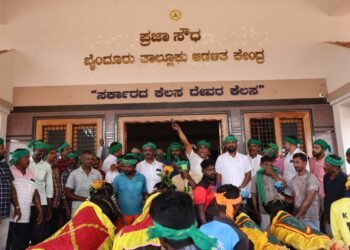 ಉಡುಪಿ: ಸೋಮವಾರದಿಂದ ಬೈಂದೂರು ರೈತರ ಶಾಂತಿಯುತ ಧರಣಿಗೆ ತೆರೆ ; ತೀವ್ರ ಸ್ವರೂಪದ ಹೋರಾಟಕ್ಕೆ ಕರೆ