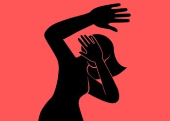 ಮರಕ್ಕೆ ಕಟ್ಟಿ, ಶಿಕ್ಷಕಿ ಮೇಲೆ ಅತ್ಯಾಚಾರಕ್ಕೆ ಯತ್ನ |ಸ್ಥಳೀಯರು ಬರುತ್ತಿದ್ದಂತೆ ಕಾಮುಕರು ಪರಾರಿ