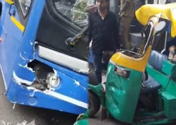 ಆಟೋಗೆ ಡಿಕ್ಕಿ ಹೊಡೆದ BMTC ಬಸ್ |ಚಾಲಕನಿಗೆ ಗಂಭೀರ ಗಾಯ