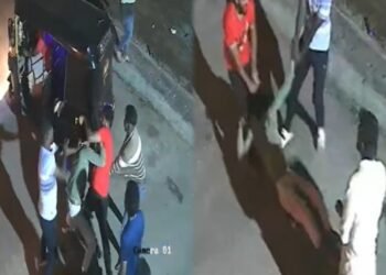 ನಡುರಾತ್ರಿ ಯುವಕನ ಮನೆ ನುಗ್ಗಿ ಪುಂಡರ ಅಟ್ಟಹಾಸ ; ಸಿಸಿಟಿವಿಯಲ್ಲಿ ದೃಶ್ಯ ಸೆರೆ