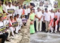 2ನೇ ರೌಂಡ್ ರಸ್ತೆಗುಂಡಿ, ಕಸದ ಚಳುವಳಿ ಶುರು ಮಾಡಿದ BJP ನಾಯಕರು | ಪ್ಲೇಕಾರ್ಡ್ ಹಿಡಿದು ಪ್ರತಿಭಟನೆ