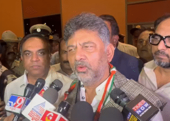 ಸಂಪುಟ ಪುನಾರಚನೆಯೋ? ನಾಯಕತ್ವ ಬದಲಾವಣೆಯೋ? ಗಿಣಿ ಶಾಸ್ತ್ರ ಹೇಳೋರನ್ನ ನೀವೇ ಕೇಳಿ | ಡಿಕೆಶಿ