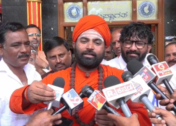 ಸಿಎಂ – ಡಿಸಿಎಂ‌ ಬ್ರೇಕ್‌ಫಾಸ್ಟ್ ಮಾಡಿ ಕುರ್ಚಿ ಸಂಘರ್ಷ ಬ್ರೇಕ್ ಮಾಡಿದ್ದಾರೆ | ವಚನಾನಂದ ಸ್ವಾಮೀಜಿ