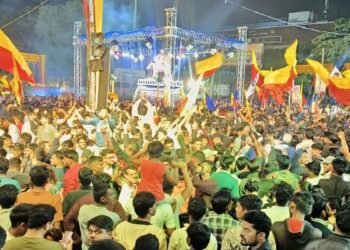 ಬೆಳಗಾವಿಯಲ್ಲಿ ಮಧ್ಯರಾತ್ರಿಯಿಂದಲೇ ರಾಜ್ಯೋತ್ಸವದ ಸಂಭ್ರಮ; ಕನ್ನಡದ ಹಾಡುಗಳಿಗೆ ಕುಣಿದು ಕುಪ್ಪಳಿಸಿದ ಕನ್ನಡಿಗರು