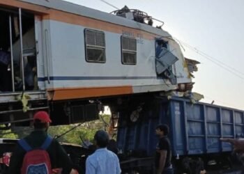 ಎರಡು ರೈಲುಗಳ ನಡುವೆ ಭೀಕರ ಅಪಘಾತ | ಆರು ಸಾವು, ಮೃತರ ಸಂಖ್ಯೆ ಮತ್ತಷ್ಟು ಹೆಚ್ಚಾಗುವ ಸಾಧ್ಯತೆ