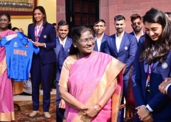 ವಿಶ್ವಕಪ್ ವಿಜೇತ ಮಹಿಳಾ ತಂಡಕ್ಕೆ ರಾಷ್ಟ್ರಪತಿ ಪ್ರಶಂಸೆ | ದ್ರೌಪದಿ ಮುರ್ಮುಗೆ ಟೀಂ ಇಂಡಿಯಾ ಜೆರ್ಸಿ ಗಿಫ್ಟ್!