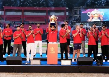 ವಿರಾಟ್ ಕೊಹ್ಲಿ ನಿವೃತ್ತಿ ಭೀತಿ : ಐಪಿಎಲ್ 2026ಕ್ಕೂ ಮುನ್ನ ಆರ್ಸಿಬಿ ಫ್ರಾಂಚೈಸಿ ಮಾರಾಟಕ್ಕೆ ಇದೇ ಕಾರಣವೇ?