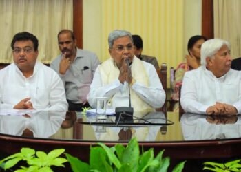 ಸಕ್ಕರೆ ಕಾರ್ಖಾನೆ ಮಾಲೀಕರ ಜತೆ ಸಭೆ | ನಾವು ರೈತರ ಪರ ಎಂದ ಸಿಎಂ ಸಿದ್ದರಾಮಯ್ಯ