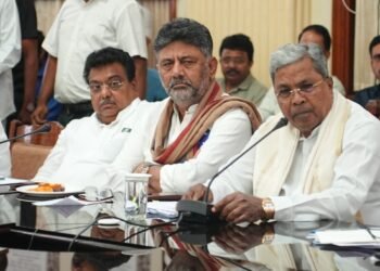 ಕೊನೆಗೂ ರೈತರ ಹೋರಾಟಕ್ಕೆ ಮಣಿದ ಸರ್ಕಾರ | ಪ್ರತಿ ಟನ್‌ ಕಬ್ಬಿಗೆ 3,300 ರೂ. ದರ ನಿಗದಿ