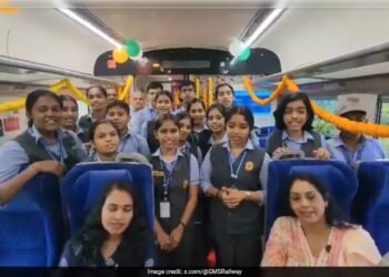 “ನಮ್ಮ ಮಕ್ಕಳು ದೇಶಭಕ್ತಿ ಗೀತೆಗಳನ್ನು ಹಾಡಬಾರದೇ?” : ಆರ್‌ಎಸ್‌ಎಸ್‌ ಗೀತೆ ವಿವಾದದ ಬೆನ್ನಲ್ಲೇ ಪ್ರಧಾನಿಗೆ ಕೇರಳ ಶಾಲೆಯ ಪತ್ರ