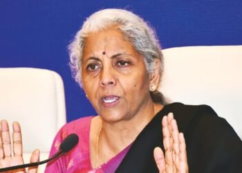 ನಿರ್ಮಲಾ ಸೀತಾರಾಮನ್ ಅವರ ಸಹಿ ನಕಲು ಮಾಡಿ ಪುಣೆಯ ಮಹಿಳೆಗೆ 99  ಲಕ್ಷ ರೂ. ವಂಚನೆ!