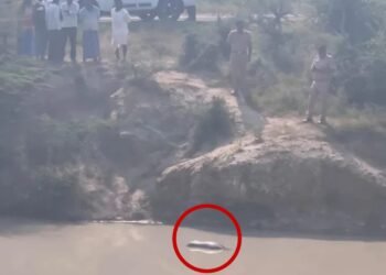 ಗದಗ | ಕೃಷಿ ಹೊಂಡದಲ್ಲಿ ಬೆತ್ತಲೆಗೊಳಿಸಿ, ಕೈ,ಕಾಲು ಕಟ್ಟಿದ ಸ್ಥಿತಿಯಲ್ಲಿ ಶವ ಪತ್ತೆ