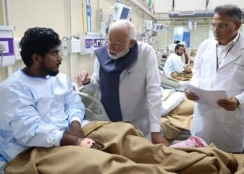 ಭೂತಾನ್​​ನಿಂದ ಬರ್ತಿದ್ದಂತೆ ಆಸ್ಪತ್ರೆಗೆ ‘ನಮೋ’ ಭೇಟಿ | ದೆಹಲಿ ಸ್ಫೋಟದ ಗಾಯಾಳುಗಳ ಆರೋಗ್ಯ ವಿಚಾರಿಸಿದ ಪ್ರಧಾನಿ ಮೋದಿ!