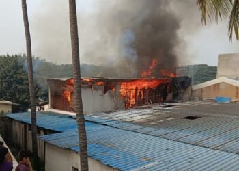 ಬೆಂಗಳೂರು | ಹೊತ್ತಿ ಉರಿದ  ಟಿಂಬರ್ ಲೇಔಟ್ ಗೋಡೌನ್‌
